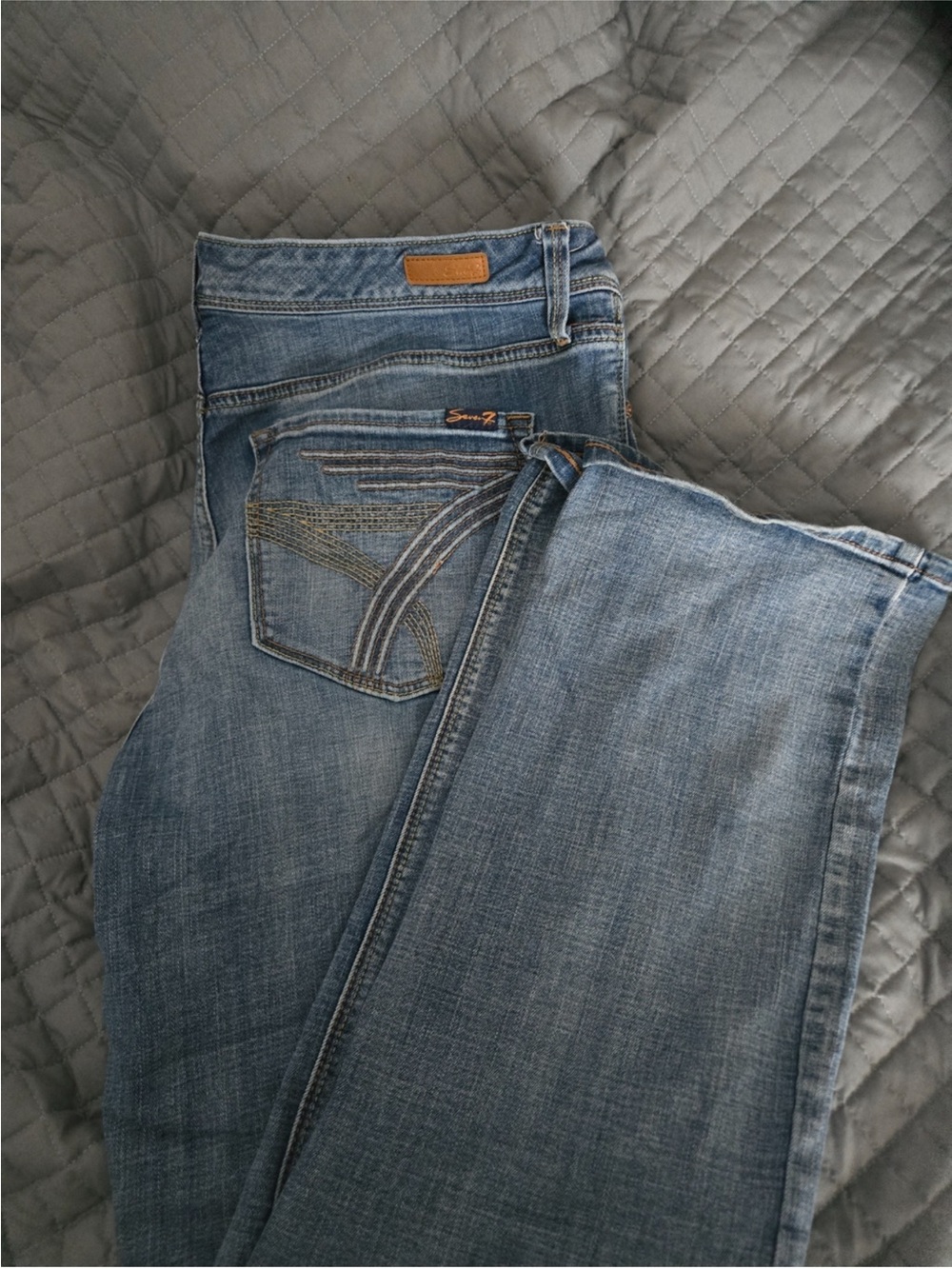 Seven7 Bootcut Jeans in Mid Blue Wash